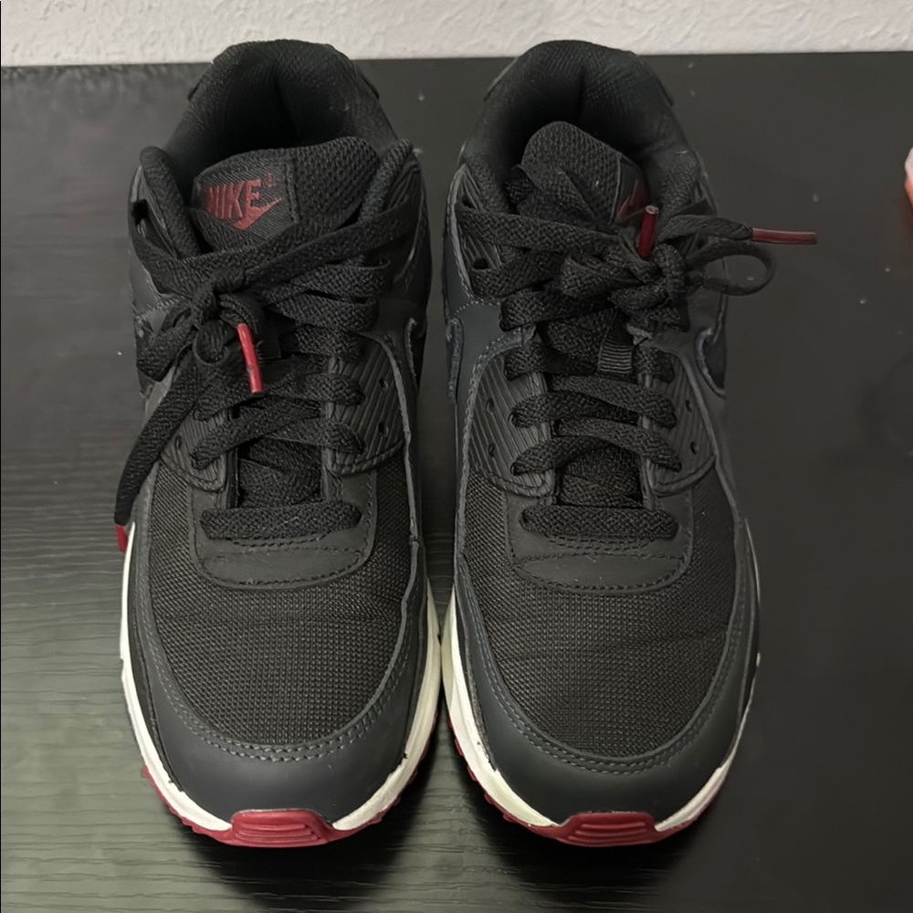 Nike Men's Black and Red Sneakers